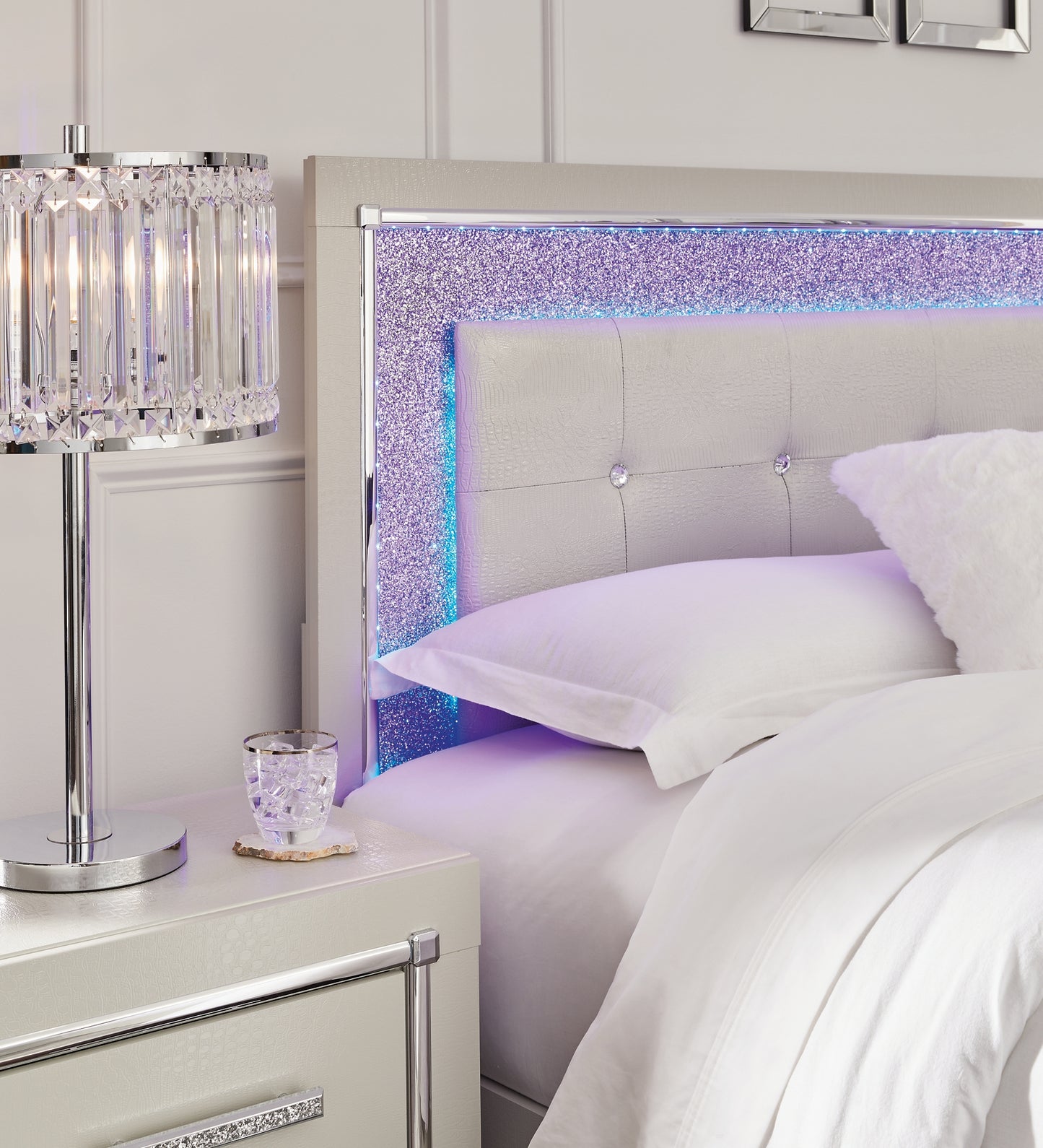 Zyniden Full Upholstered Panel Headboard with Mirrored Dresser
